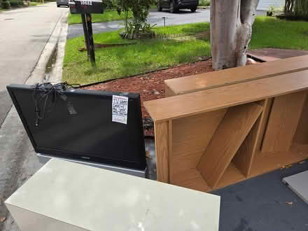 Photo of free 3 bookshelves desk 2 nightstands (10682 nw 6th st Coral Springs) #3
