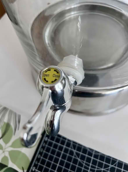 Photo of free 9.5 Litre (40 cup) Zerowater glass water dispenser (Surbiton KT1) #4