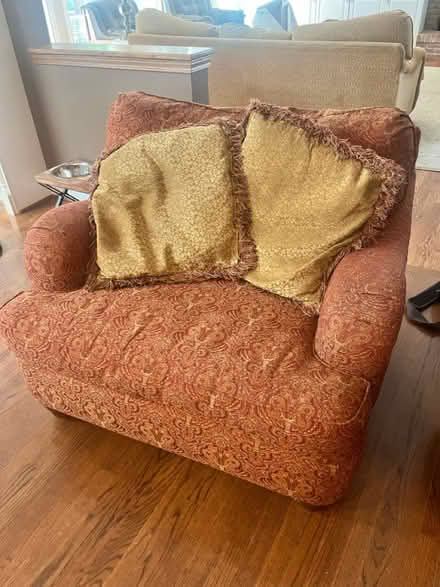 Photo of free comfy oversized chair (FFX/Centreville near Costco) #1