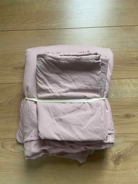 Photo of free SuperKing - duvet cover+pillowcases (SW8) #1