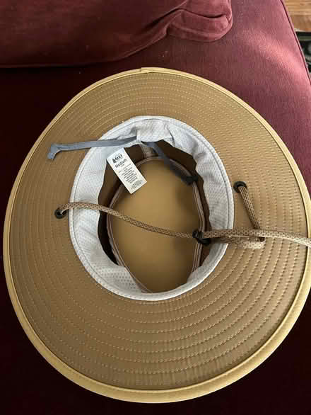 Photo of free REI hat (Union Square) #2