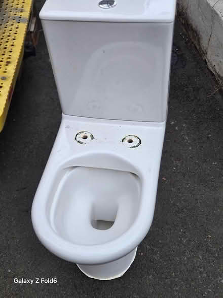 Photo of free almost new toilet (w5 Ealing W5) #1