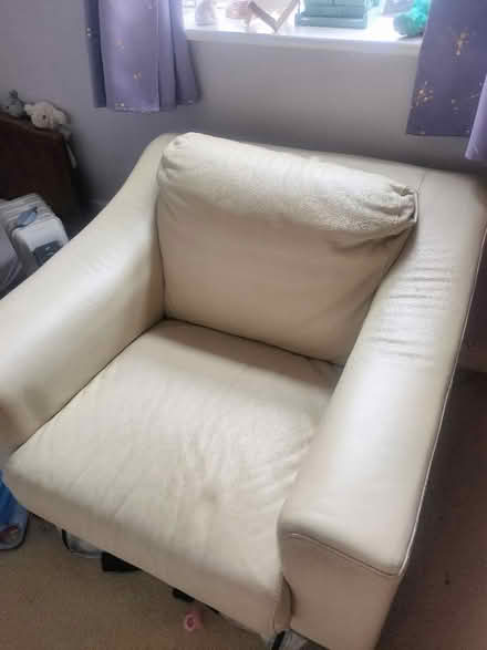 Photo of free Cream coloured leather sofa (SE8 3ET) #1