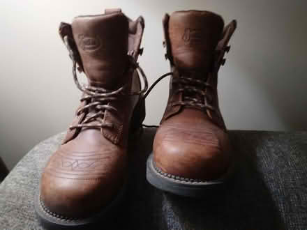 Photo of free Women's fashion boots, size 7 B (Liverpool, NY) #3