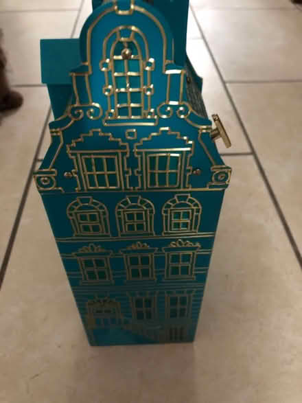 Photo of free M & S tin (Westbury Wilts BA13) #3