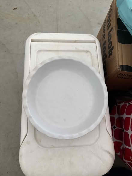Photo of free Stoneware pie dish (95070) #1