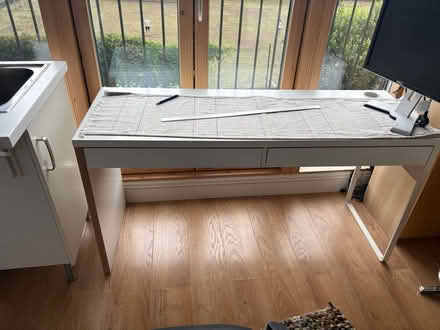 Photo of free White desk (Isleworth TW7) #3