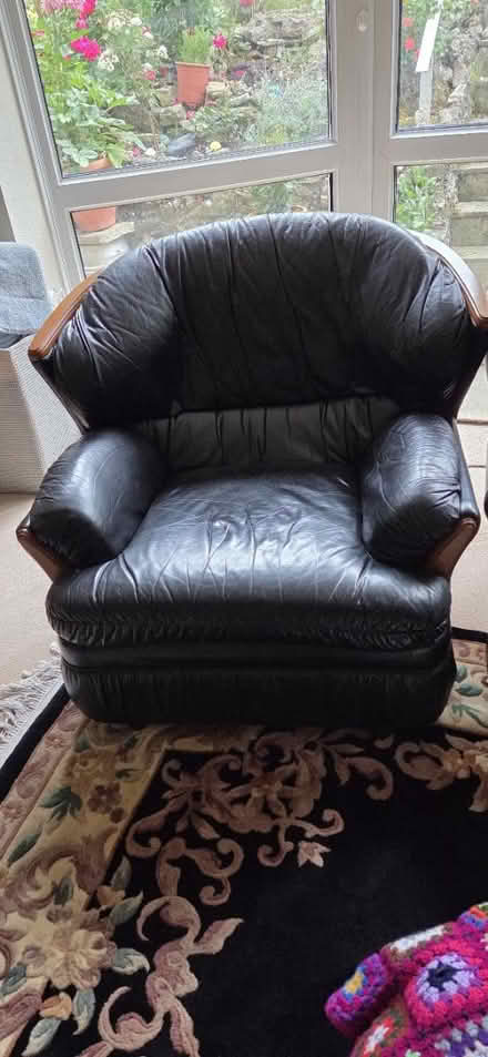 Photo of free Leather arm chairs and sofa suite (Purley CR8) #4