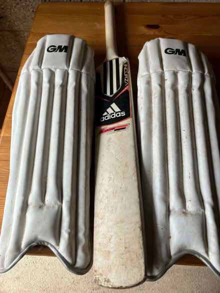 Photo of free Cricket bat and pads (Walton Cardiff GL20) #1