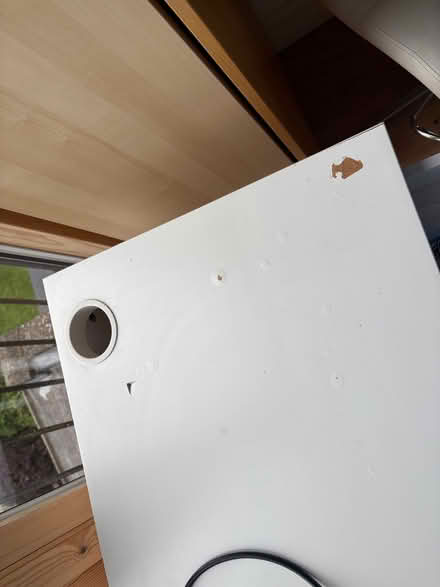 Photo of free White desk (Isleworth TW7) #2