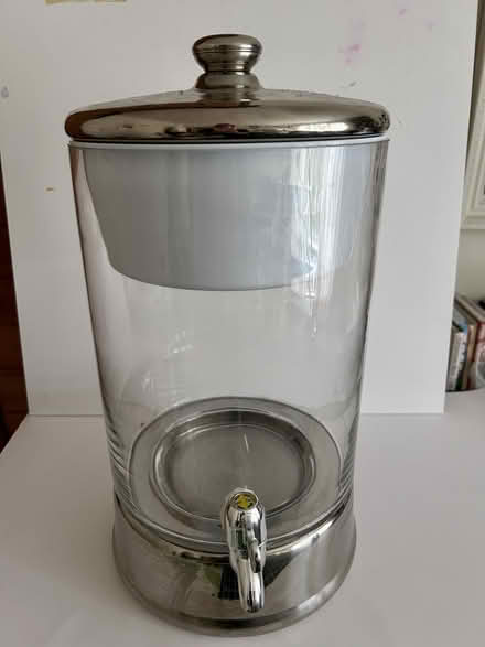 Photo of free 9.5 Litre (40 cup) Zerowater glass water dispenser (Surbiton KT1) #1