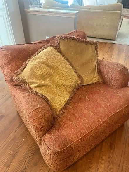 Photo of free comfy oversized chair (FFX/Centreville near Costco) #2