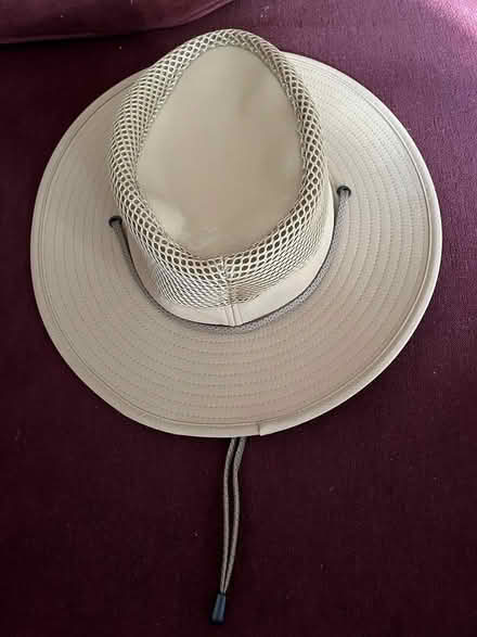 Photo of free REI hat (Union Square) #1