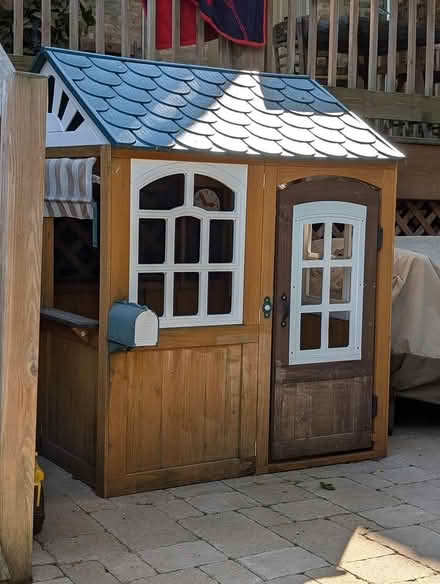 Photo of free Kid playhouse (South Evanston) #1