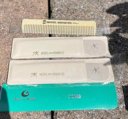 Photo of free Old fashioned razor & toiletries (Weymouth Landing) #4