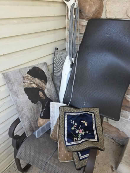 Photo of free stuff (19808 limestone hills) #1