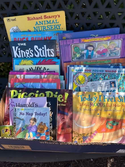 Photo of free Kids’ Books (Highland Ave, RWC) #1