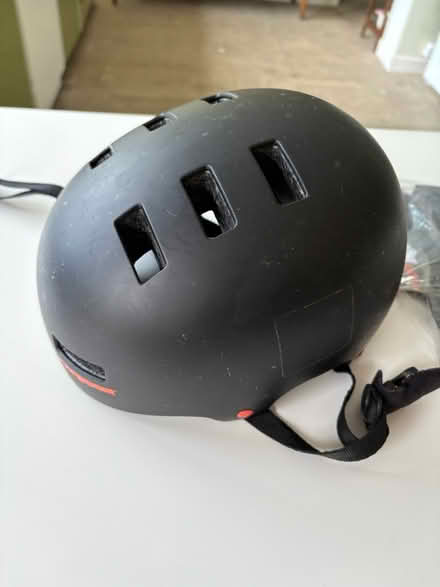 Photo of free Mongoose Skateboard Helmet (RG31 6RL) #1