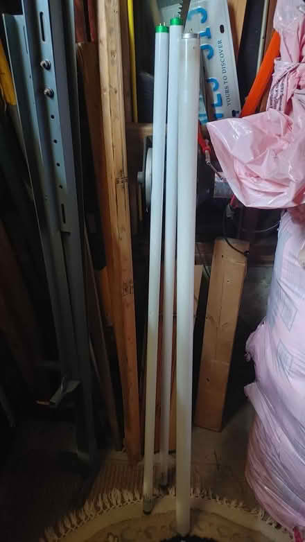 Photo of free 3 fluorescent tubes 4' (kemp park) #1