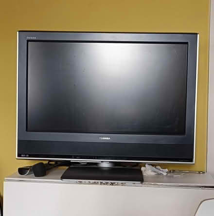 Photo of free Toshiba TV with remote (New Milton BH25) #1