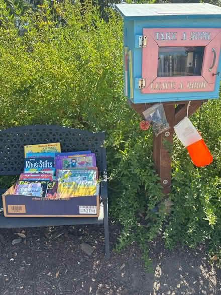 Photo of free Kids’ Books (Highland Ave, RWC) #2