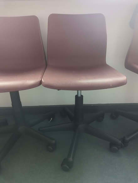 Photo of free 11x computer desk chairs. Wheelie chairs, plastic. (Scotstounhill G13) #1