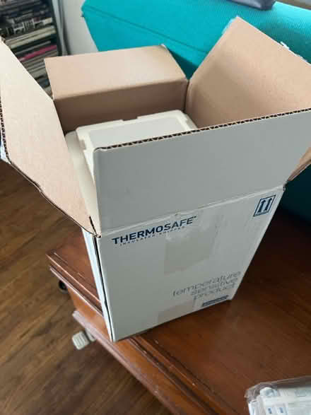 Photo of free Styrofoam cooler/reusable ice packs (Hawthorne) #3