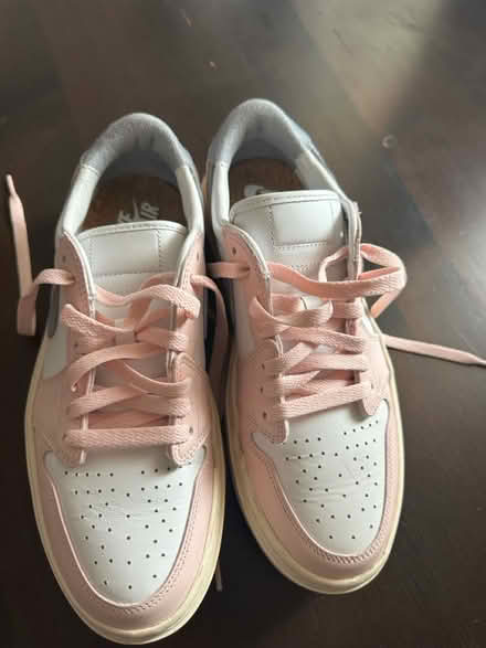 Photo of free Nike trainers (Kelman Close, Cheshunt EN8) #2