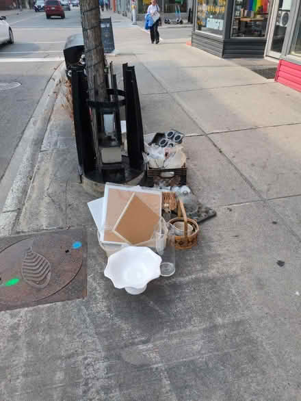 Photo of free Curb , 369 Bank St, Ottawa (369 Bank St Ottawa) #1