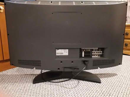 Photo of free Samsung 32" Flatscreen TV - With Remote (Mount Pleasant ST4) #4
