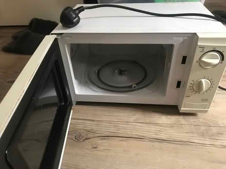 Photo of free 700W microwave (Pocklington Yo42 2bf) #2