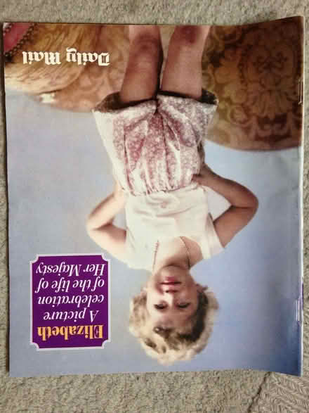 Photo of free Daily Mail Queen Elizabeth souvenir magazine (Oakridge RG21) #1