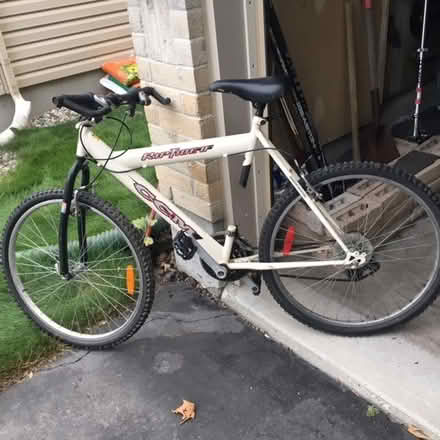 Photo of free man's bicycle (needs work) (Barrhaven/riverside s/Manotic) #1