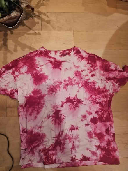 Photo of free Bright pink tie dye shirt (Carlisle / Gibson) #1