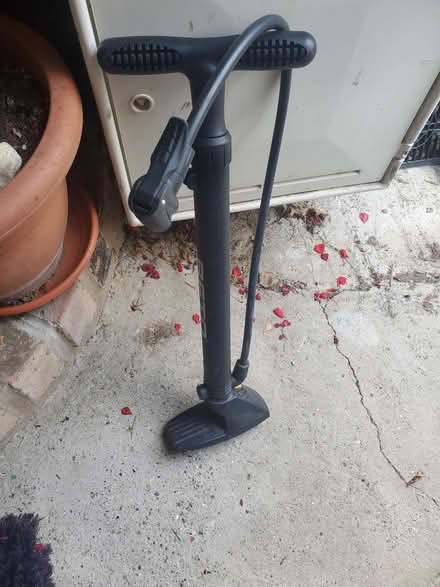 Photo of free Bicycle pump - bought in error (Waterlooville PO8) #1