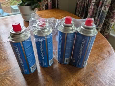 Photo of free 4 Campingaz CP250 butane gas cylinders (Old Road OX3) #2