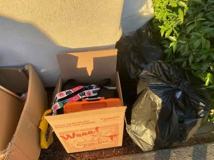Photo of free Curb alert, baby stuff toys curtain (Foothill Boulevard Cupertino) #3