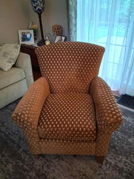 Photo of free comfortable living room chair (northwest westland.) #1