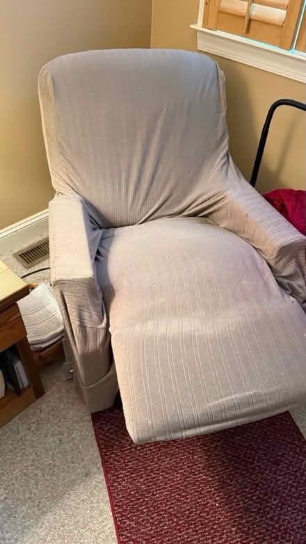 Photo of free PowerLift Recliner (Broad& Hunsberger Souderton) #3