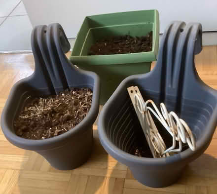 Photo of free Plant pots- small (Old Ottawa South-Urbandale) #1