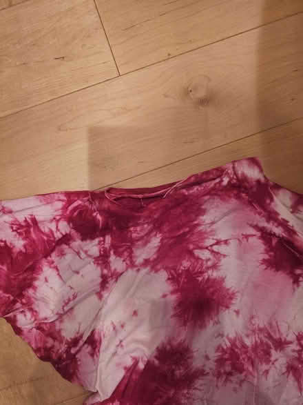 Photo of free Bright pink tie dye shirt (Carlisle / Gibson) #2
