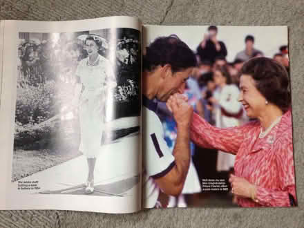Photo of free Daily Mail Queen Elizabeth souvenir magazine (Oakridge RG21) #2