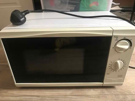 Photo of free 700W microwave (Pocklington Yo42 2bf) #1