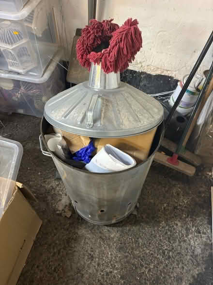 Photo of free Big metal bin (CR2 9BX) #1