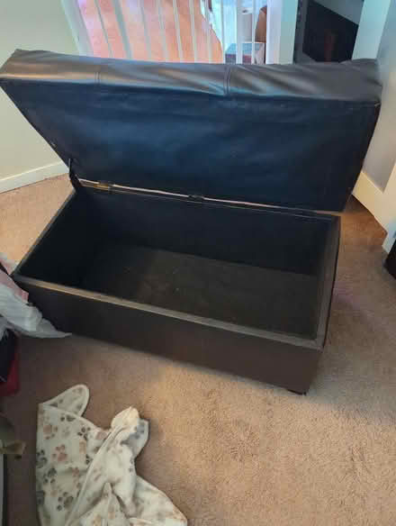 Photo of free Nice ottoman that has storage (downtown sunnyvale) #2