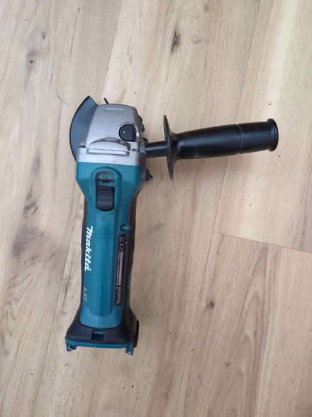 Photo of free Makita 18 Volt Angle Grinder *USES OLD STYLE BATTERIES* (CT2) #1