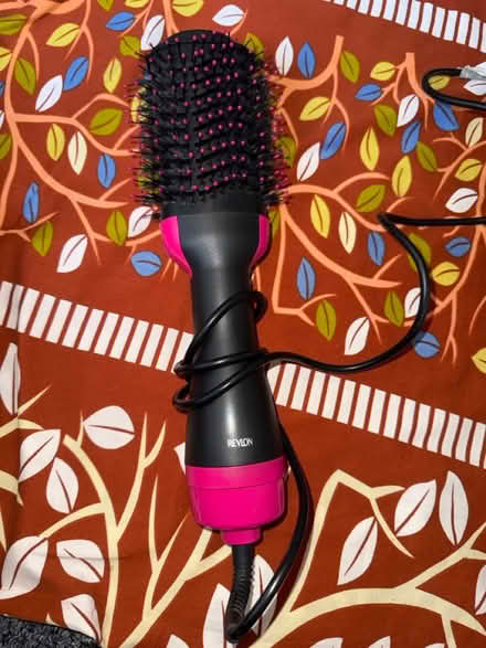 Photo of free Revlon Blow Dry Brush (Dunfermline KY12) #1