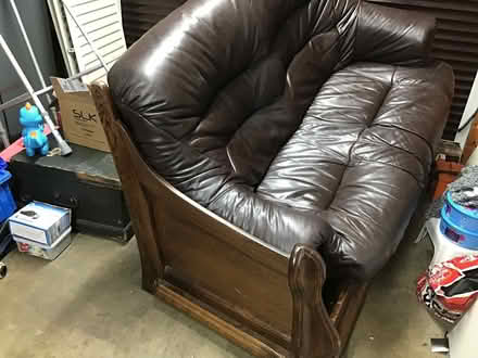 Photo of free Settee (Winchester SO23) #3