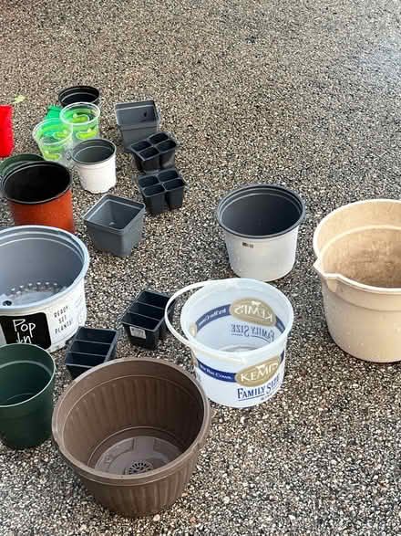 Photo of free Misc pots (Near Busse and Golf) #1