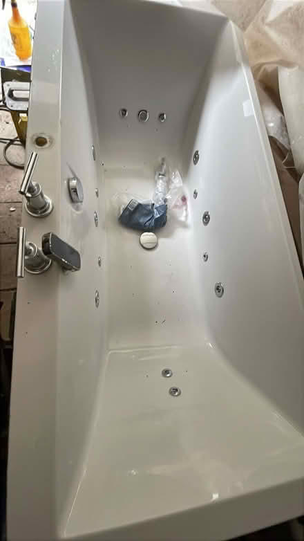 Photo of free Jacuzzi bath (Purley CR8) #1